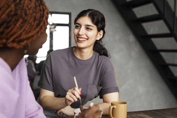 Perempuan yang alami banyak cobaan tak mudah percaya orang lain. Sikapnya mandiri karena tidak ingin dikecewakan.