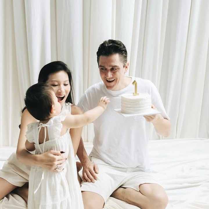 <p>Momen spesial ini pun dirayakan Patricia dan sang suami di rumah dengan hangat dan sederhana. Dalam unggahan terbarunya di Instagram, Patricia membagikan potret perayaan ulang tahun <em>Baby</em> Zoe. (Foto: Instagram @patriciagouw)</p>