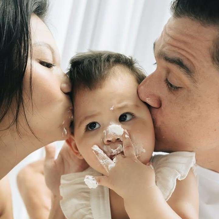 <p>Artis sekaligus presenter cantik Patricia Gouw menikah dengan Daniel Bertoli pada 2023 lalu. Kehadiran putri kecilnya bernama Zoe Harper Bertoli ini membuat rumah tangga keduanya kian terasa lengkap. Lahir pada 28 September 2024, kini <em>Baby</em> Zoe resmi berusia 1 tahun, Bunda. (Foto: Instagram @patriciagouw)</p>
