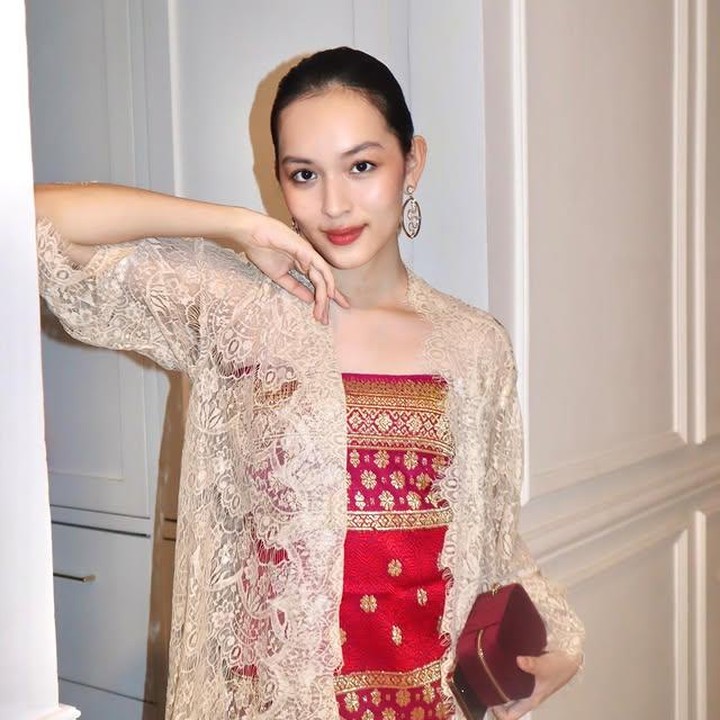 <p>Tak butuh waktu lama, netizen pun berbondong-bondong membanjiri komentar Instagram Shannon. "Bangga!!! Keren Shannon," tulis akun <em>@aul****</em>. Sementara itu, akun <em>@phof****</em> berkomentar, "<em>AMAZING..THE MOST BEAUTIFUL SONG SHANNON QUEEN,</em>". Bahkan, ada pula yang menuliskan kesan mendalam, "Engkau hadir bukan sekadar menyanyi, tapi menjadi bagian dari kisah besar yang akan terus dikenang," ujar akun <em>@wan****</em>. (Foto: Instagram @shannashannonsiswanto)</p>