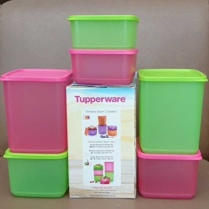 Masih ingat dengan brand Tupperware yang dulu populer? Khas dengan warna-warna cerahnya, kamu bisa menemui warna Brave Pink dan Hero Green pada toplesnya. (Foto: Pinterest/Shopee)
