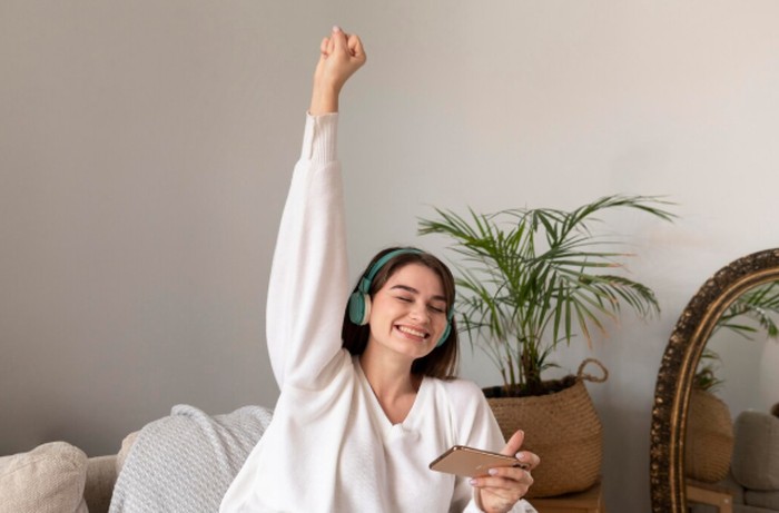 Taurus senang dengan kenyamanan rumah yang cozy. Mereka suka bersantai dan menikmati ketenangan di ruang pribadinya./ Foto: freepik.com