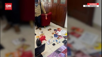 VIDEO: Momen Penggeledahan Kantor Lokataru