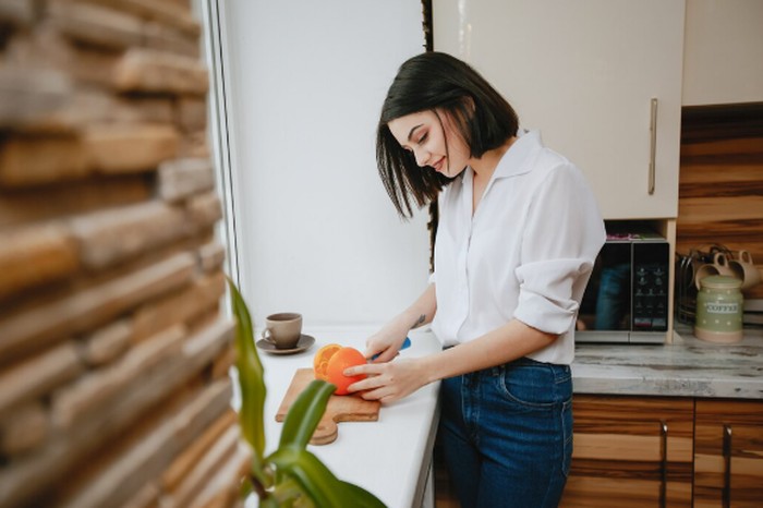 Virgo merasa nyaman di rumah yang rapi dan terorganisir. Mereka suka menjaga lingkungan rumah tetap bersih dan tenang./ Foto: freepik.com/prostooleh