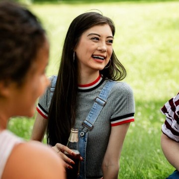 4 Zodiak yang Paling Mudah Bikin Orang Lain Nyaman Walau Baru Pertama Ketemu