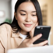 4 Zodiak yang Sering Bikin Grup Chat Jadi Hidup