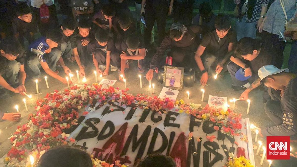 Aksi Nyalakan Lilin untuk Driver Ojol Tewas Dikeroyok di Makassar
