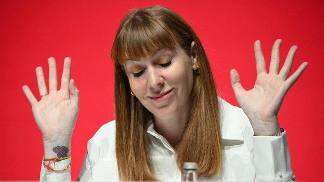 Wakil PM Inggris Mengundurkan Diri Akibat Kurang Bayar Pajak Wakil Perdana Menteri Inggris Angela Rayner mengundurkan diri pada Jumat (5/9) setelah terbukti kurang bayar pajak properti.