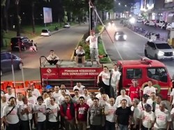 Video: Momen Kompak Warga Bekasi Ronda Pakai Kaos Warga Jaga Warga