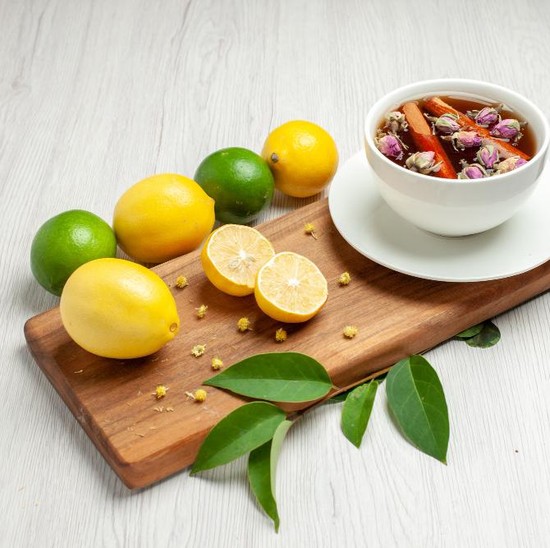 Bolehkah Memeras Lemon ke Makanan Panas? Ini Faktanya
