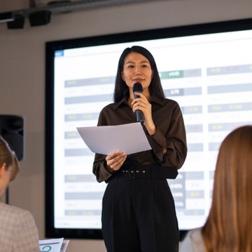 Cara Latihan Public Speaking agar Lancar Ngomong di Depan Umum