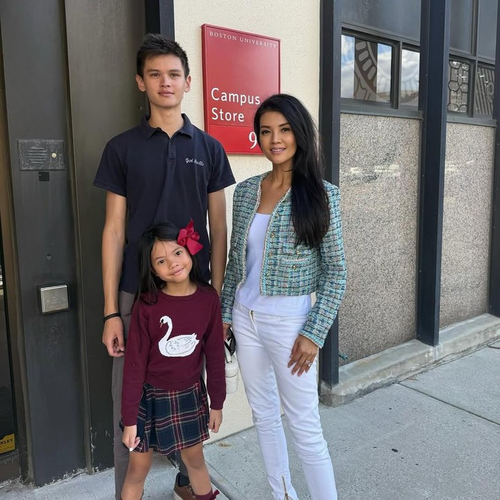 <p>Putra sulung chef populer Farah Quinn, Armand Fauzan Quinn, baru saja lulus SMA, Bunda. Armand bakal melanjutkan studinya di perguruan tinggi. Belum lama ini, Farah mengungkap bahwa Armand telah resmi diterima sebagai mahasiswa di Boston University, Amerika Serikat. (Foto: Instagram @farahquinnofficial)</p>