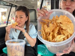 Food Vlogger Nanakoot Dikritik Usai Sebut Peyek Pinkan Mambo Keras