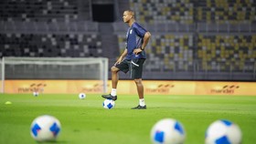 El Clasico Legends di Jakarta, Kluivert Bela Barcelona