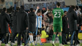 Lionel Messi mendapat keistimewaan karena menempati kamar sendirian. (AFP/JUAN MABROMATA)