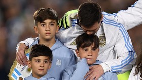 FOTO: Laga Kandang Perpisahan Lionel Messi yang Emosional 