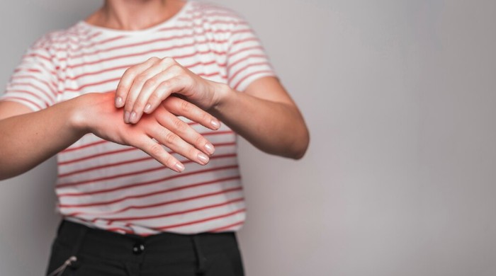 Sifat antibakteri geranium oil efektif melawan berbagai strain bakteri penyebab infeksi. Salah satu studi menemukan bahwa efektivitasnya hampir setara dengan antibiotik amoksisilin./ Foto: freepik.com