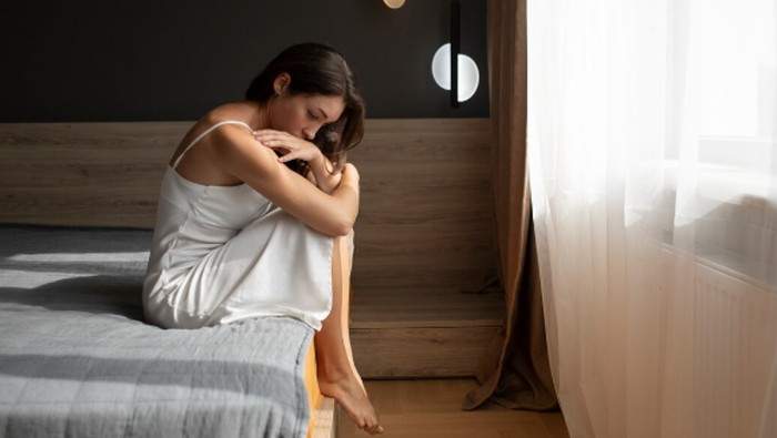 Aromaterapi dengan geranium oil terkenal karena efek relaksasinya. Geranium oil terbukti memberikan efek menenangkan dan membantu mengurangi stres serta kecemasan./ Foto: freepik.com/pikisuperstar