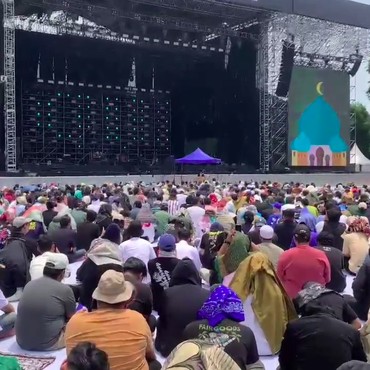 Dipimpin Rhoma Irama, Pengunjung Pestapora Gelar Salat Jumat Berjamaah
