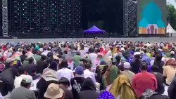 Dipimpin Rhoma Irama, Pengunjung Pestapora Gelar Salat Jumat Berjamaah