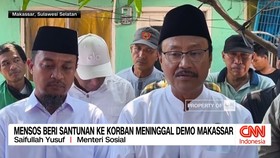 VIDEO: Mensos Beri Santunan Ke Korban Meninggal Demo Makassar
