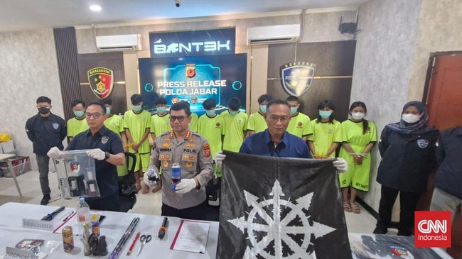 Polisi mengamankan 12 orang dituduh terlibat penghasutan dan provokasi di medsos selama aksi unjuk rasa Bandung Jumat (29/8) lalu..