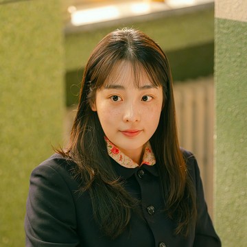 Simak Potret Aktris Cantik Kim Min Ha Jadi Akuntan Jenius di Drakor Typhoon Family