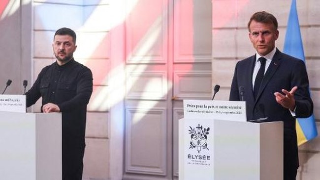Presiden Ukraina Volodymyr Zelensky minta peningkatan pertahanan udara dan rudal ke Presiden Prancis Emmanuel Macron.