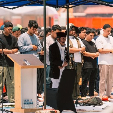 Terpopuler: Gaya Rhoma Irama Jadi Khatib Salat Jumat hingga Foto Prabowo di Parade Militer China