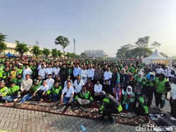 Ribuan Ojol Sidoarjo Gelar Doa Bersama Peringati 7 Hari Wafatnya Affan