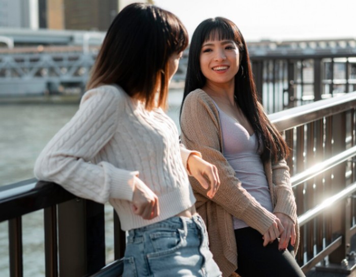 Sagittarius selalu membawa energi positif dan cerita seru. Sagittarius sering jadi orang pertama yang memulai obrolan./ Foto: freepik.com