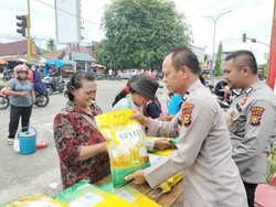 Polda Riau Gelar GPM di Siak, 2 Ton Beras SPHP Habis Diserbu Warga