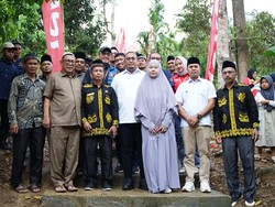 Andre Rosiade Resmikan Tower BTS Telkomsel di Langki Sijunjung