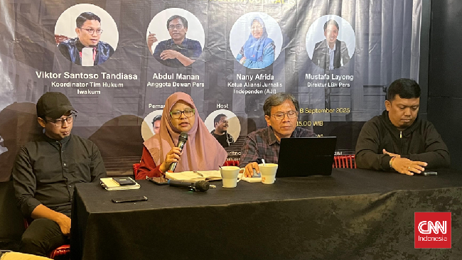 Uji Materi Pasal 8 UU Pers Bisa Hilangkan Multitafsir Dewan Pers mendukung Iwakum yang mengajukan judicial review Pasal 8 UU Pers. Mereka menilai pasal tersebut multitafsir dan butuh kejelasan perlindungan hukum.