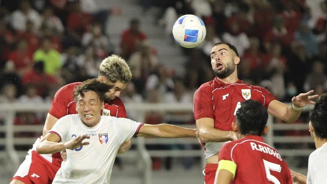 Jordi Amat bersinar di laga Timnas Indonesia vs Taiwan, mencetak gol pertama dan meraih clean sheet. Dia dedikasikan gol untuk putranya.