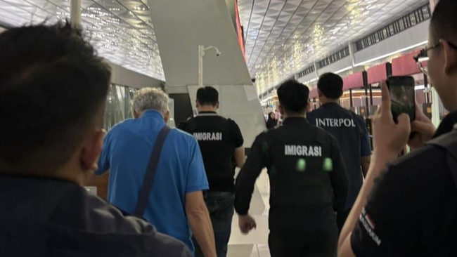 Buron Kasus Penculikan Asal Maroko Ditangkap di Jakarta Direktorat Jenderal (Ditjen) Imigrasi menangkap buronan asal Maroko berinisial NE di Jakarta pada Selasa (19/8) lalu.