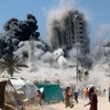 FOTO: Serangan Israel Runtuhkan Gedung Tinggi di Gaza