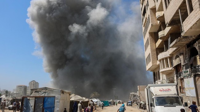 Israel menghancurkan gedung tinggi di Gaza pada Jumat (5/9) dengan alasan jadi tempat Hamas beraktivitas.