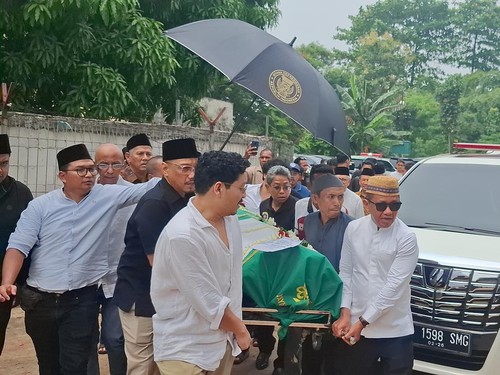 Arif Budimanta Dimakamkan di Rawamangun, Bahlil hingga Muzani Hadir