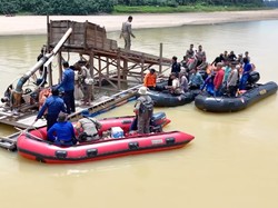 Polda Riau Musnahkan 55 Rakit Tambang Emas Ilegal di Sungai Kuantan