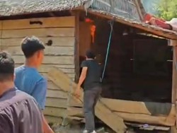 Rumah Ortu Pelaku Pembunuhan Bocah Perempuan di Kolaka Timur Dibakar OTK