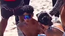 Turis Asing Terjatuh saat Jogging di Pantai Kuta Bali, Jalanan Rusak jadi Sorotan