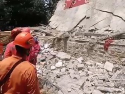 Bangunan Majelis Taklim Ambruk Timpa 50 Orang di Ciomas Bogor, 3 Tewas