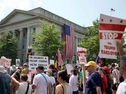 Warga AS Protes Pengerahan Pasukan Garda Nasional di Washington