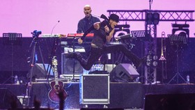 FOTO: Penampilan Dewa19 featuring All Stars