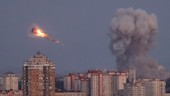 Rusia Gempur Ibu Kota Ukraina, Gedung Pemerintah-Apartemen Terbakar