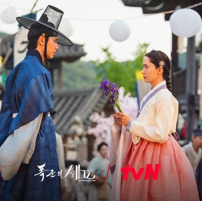 Yoona berhasil memukau publik melalui akting dan chemistry dengan para lawan mainnya di drama Korea. Salah satunya yang terbaru yakni Lee Chae Min di drama Bon Appetit, Your Majesty./ Foto:  instagram.com/tvn_drama