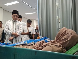 Bangunan Majelis Taklim Ambruk di Bogor, Menag Kunjungi Korban Luka
