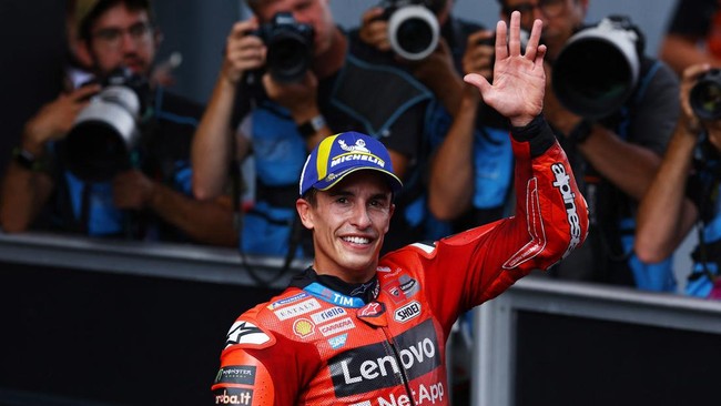 Marquez Batal Juara di Misano Usai Alex Menang MotoGP Catalunya Pembalap Ducati Marc Marquez dipastikan tidak akan memastikan gelar juara dalam MotoGP San Marino 2025 setelah Alex Marquez menang MotoGP Catalunya 2025.