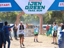 Dari Singapura hingga Jerman, Ratusan Pelari Ramaikan Ijen Trail Run 2025